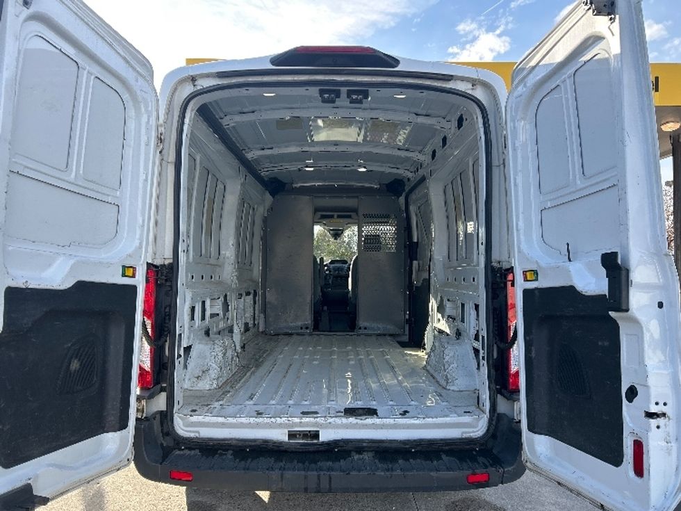 Cargo Van (Panel Van)-Light and Medium Duty Trucks-Ford-2018-Transit 250-Prince George-VA-147,739\n\t\tmiles-$ 23,000 - Image 9