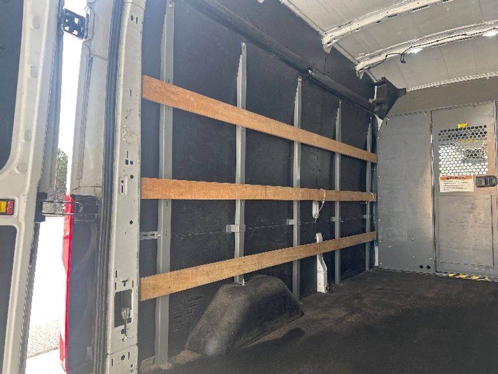 Cargo Van (Panel Van)-Light and Medium Duty Trucks-Ford-2018-Transit 250-Prince George-VA-195,130\n\t\tmiles-$ 25,250 - Image 10