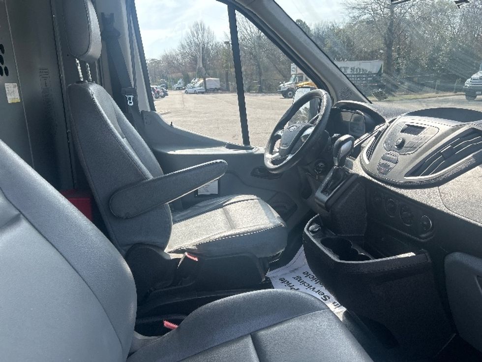 Cargo Van (Panel Van)-Light and Medium Duty Trucks-Ford-2018-Transit 250-Prince George-VA-195,130\n\t\tmiles-$ 25,250 - Image 21