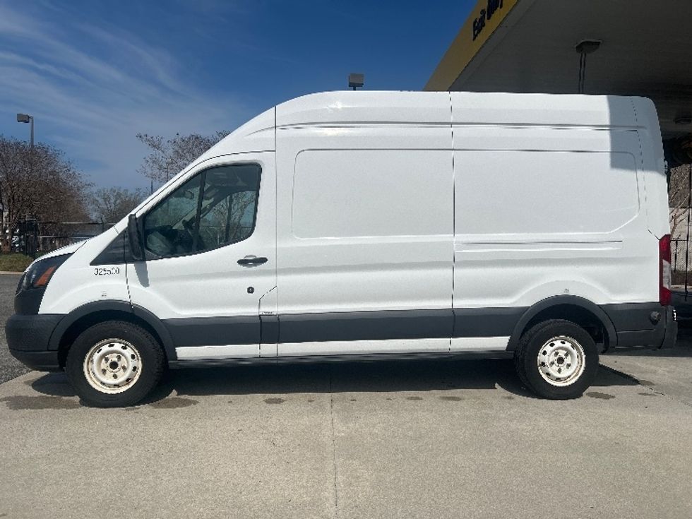 Cargo Van (Panel Van)-Light and Medium Duty Trucks-Ford-2018-Transit 250-Prince George-VA-195,130\n\t\tmiles-$ 25,250 - Image 4