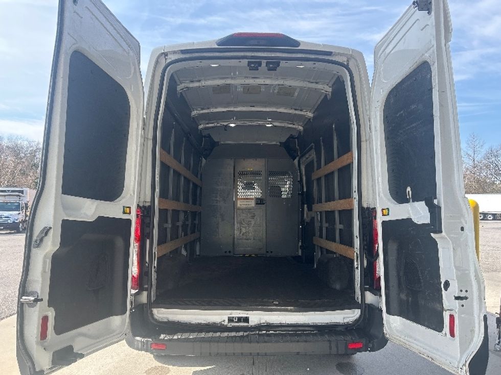 Cargo Van (Panel Van)-Light and Medium Duty Trucks-Ford-2018-Transit 250-Prince George-VA-195,130\n\t\tmiles-$ 25,250 - Image 8