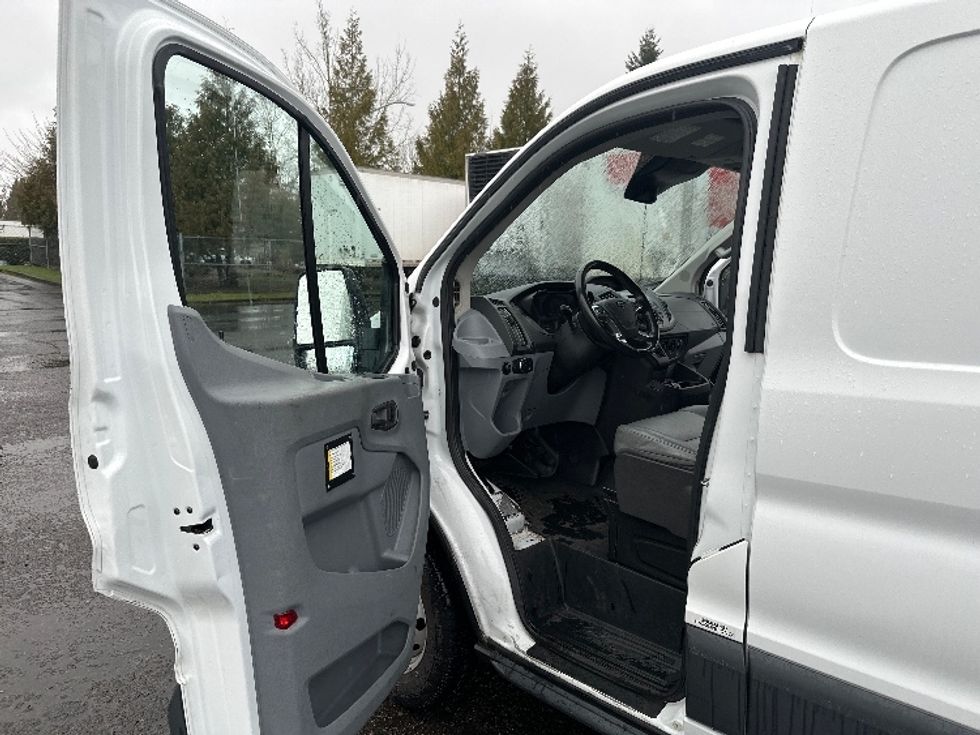 Cargo Van (Panel Van)-Light and Medium Duty Trucks-Ford-2018-Transit 250-Wilsonville-OR-133,250\n\t\tmiles-$ 21,750 - Image 15