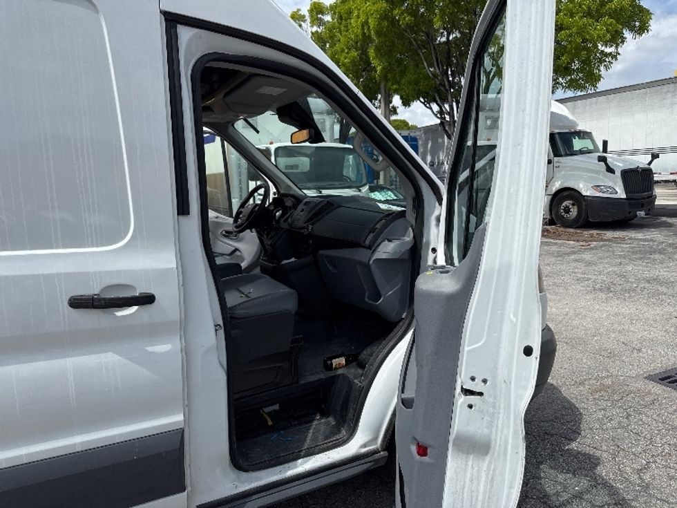 Cargo Van (Panel Van)-Light and Medium Duty Trucks-Ford-2018-Transit 350-Medley-FL-56,997\n\t\tmiles-$ 32,750 - Image 20