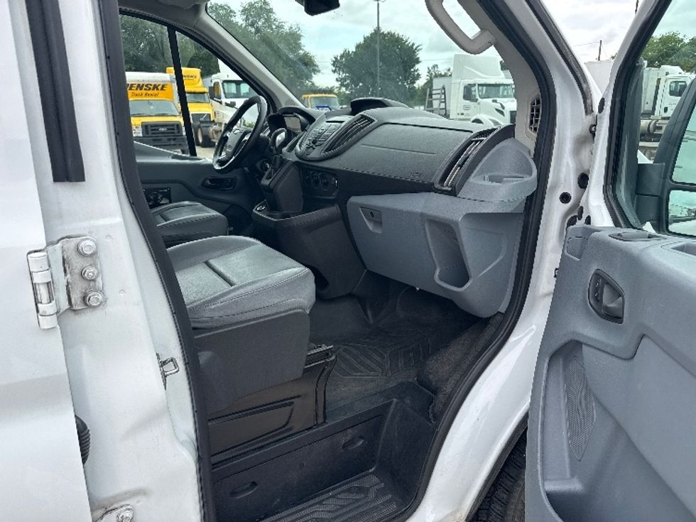 2019 Ford Transit photo 16