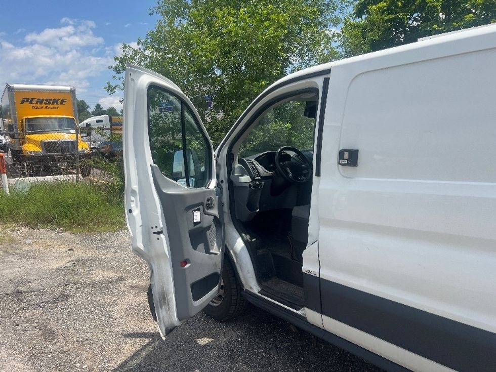 Cargo Van (Panel Van)-Light and Medium Duty Trucks-Ford-2019-Transit 250-Baltimore-MD-106,113\n\t\tmiles-$ 22,000 - Image 15