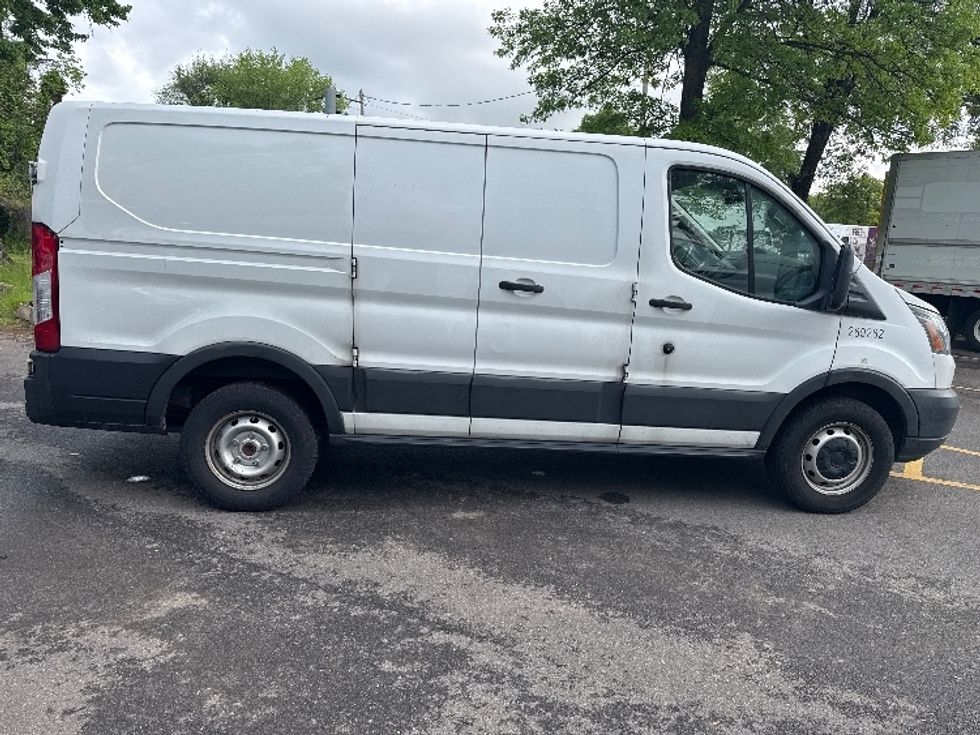 Cargo Van (Panel Van)-Light and Medium Duty Trucks-Ford-2019-Transit 250-Baltimore-MD-113,710\n\t\tmiles-$ 21,250 - Image 15