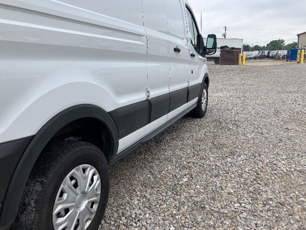 Cargo Van (Panel Van)-Light and Medium Duty Trucks-Ford-2019-Transit 250-Birmingham-AL-200,856\n\t\tmiles-$ 14,750 - Image 14
