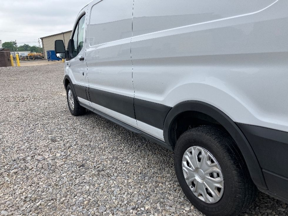 Cargo Van (Panel Van)-Light and Medium Duty Trucks-Ford-2019-Transit 250-Birmingham-AL-200,856\n\t\tmiles-$ 14,750 - Image 5