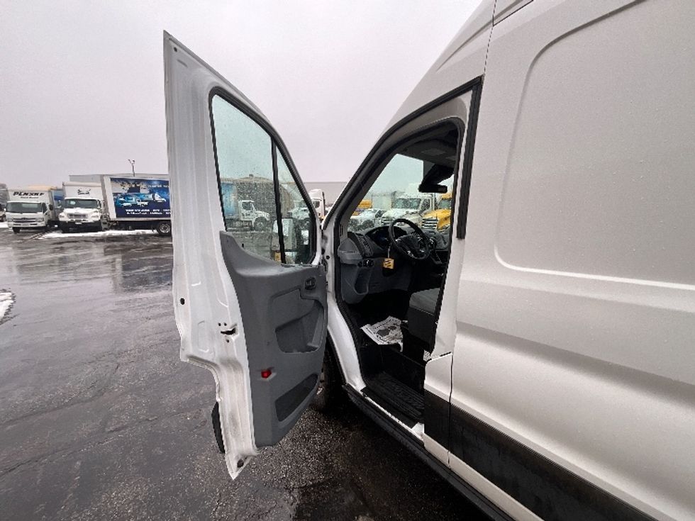 Cargo Van (Panel Van)-Light and Medium Duty Trucks-Ford-2019-Transit 250-Cambridge-ON-132,072\n\t\tkm-$ 38,500 - Image 13
