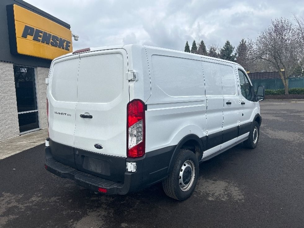 Cargo Van (Panel Van)-Light and Medium Duty Trucks-Ford-2019-Transit 250-Clackamas-OR-19,491\n\t\tmiles-$ 31,500 - Image 11