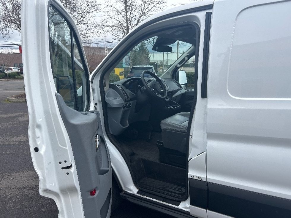 Cargo Van (Panel Van)-Light and Medium Duty Trucks-Ford-2019-Transit 250-Clackamas-OR-19,491\n\t\tmiles-$ 31,500 - Image 14