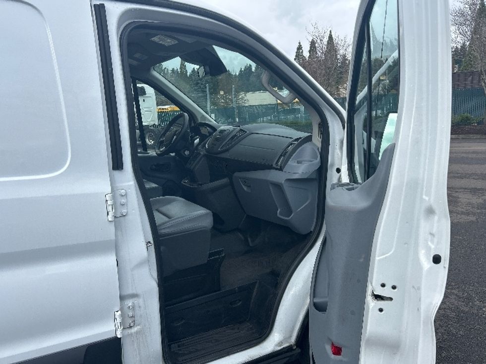 Cargo Van (Panel Van)-Light and Medium Duty Trucks-Ford-2019-Transit 250-Clackamas-OR-19,491\n\t\tmiles-$ 31,500 - Image 18