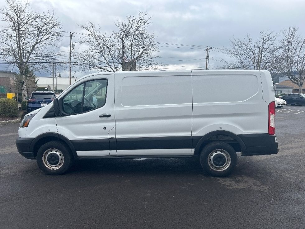 Cargo Van (Panel Van)-Light and Medium Duty Trucks-Ford-2019-Transit 250-Clackamas-OR-19,491\n\t\tmiles-$ 31,500 - Image 4