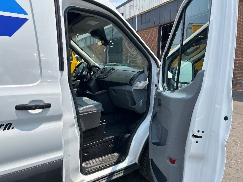 Cargo Van (Panel Van)-Light and Medium Duty Trucks-Ford-2019-Transit 250-Concord-ON-131,799\n\t\tkm-$ 43,250 - Image 17