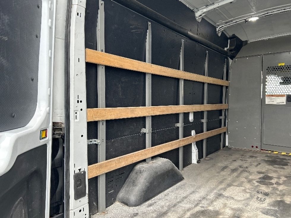 Cargo Van (Panel Van)-Light and Medium Duty Trucks-Ford-2019-Transit 250-Dartmouth-NS-150,921\n\t\tkm-$ 43,500 - Image 10