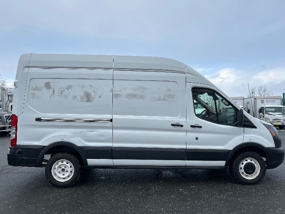 Cargo Van (Panel Van)-Light and Medium Duty Trucks-Ford-2019-Transit 250-Dartmouth-NS-150,921\n\t\tkm-$ 43,500 - Image 15