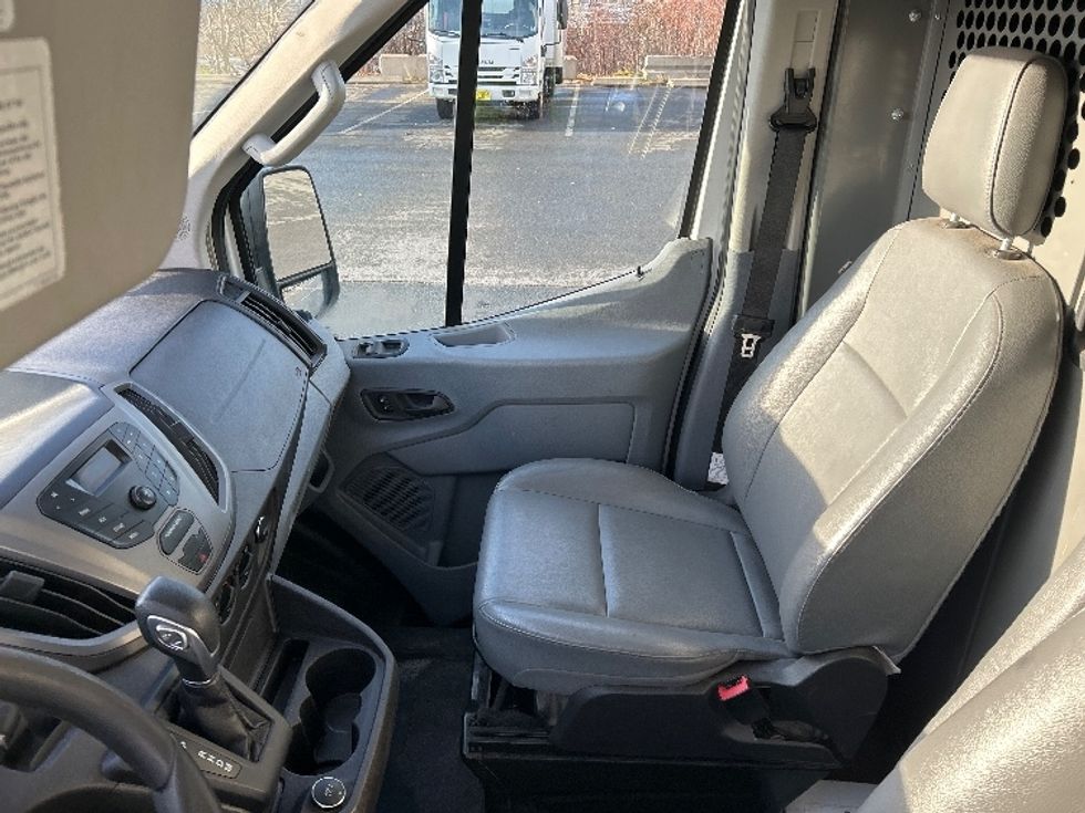 Cargo Van (Panel Van)-Light and Medium Duty Trucks-Ford-2019-Transit 250-Dartmouth-NS-150,921\n\t\tkm-$ 43,500 - Image 18