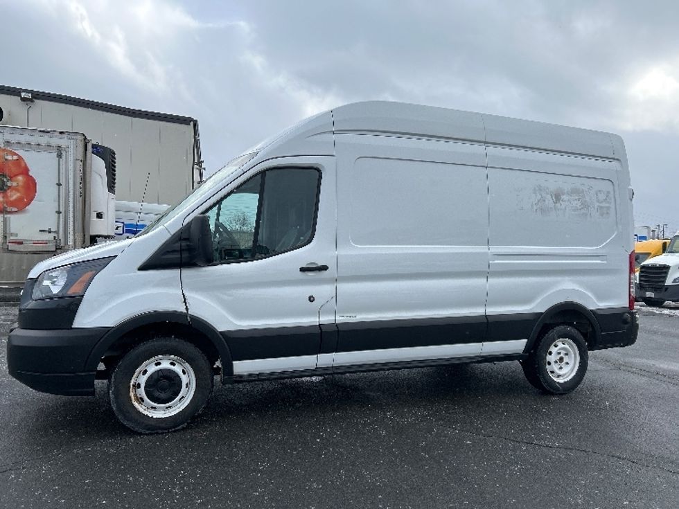 Cargo Van (Panel Van)-Light and Medium Duty Trucks-Ford-2019-Transit 250-Dartmouth-NS-150,921\n\t\tkm-$ 43,500 - Image 4