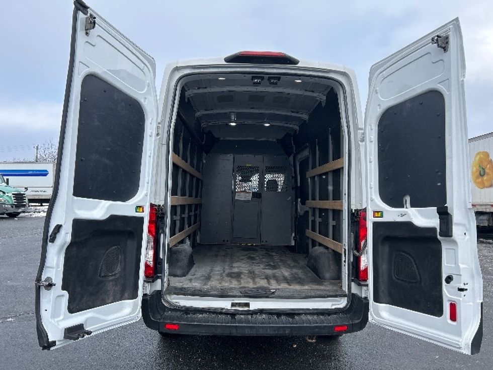 Cargo Van (Panel Van)-Light and Medium Duty Trucks-Ford-2019-Transit 250-Dartmouth-NS-150,921\n\t\tkm-$ 43,500 - Image 8