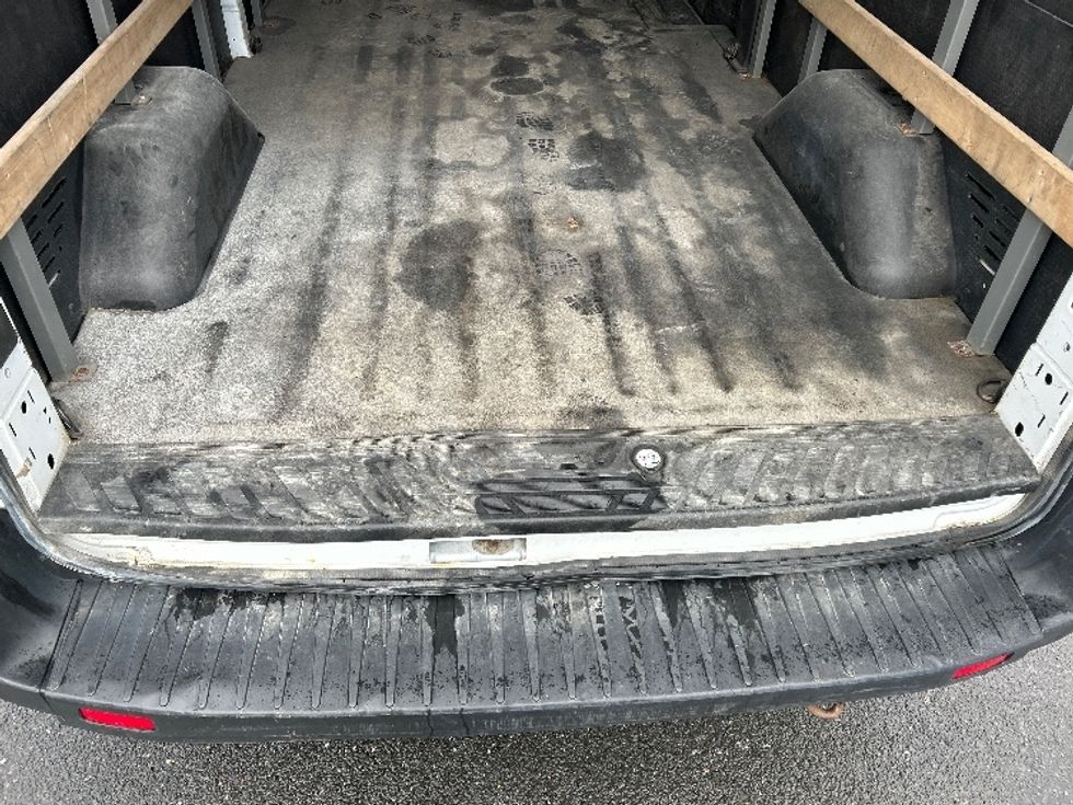 Cargo Van (Panel Van)-Light and Medium Duty Trucks-Ford-2019-Transit 250-Dartmouth-NS-150,921\n\t\tkm-$ 43,500 - Image 9