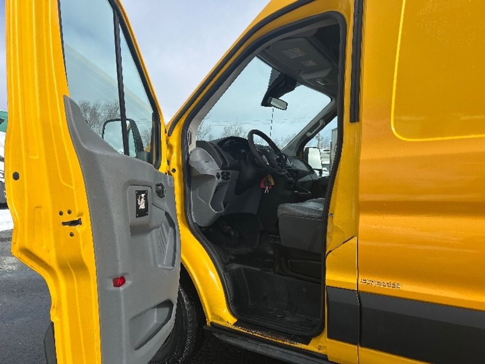 Cargo Van (Panel Van)-Light and Medium Duty Trucks-Ford-2019-Transit 250-Dartmouth-NS-187,766\n\t\tkm-$ 36,500 - Image 16