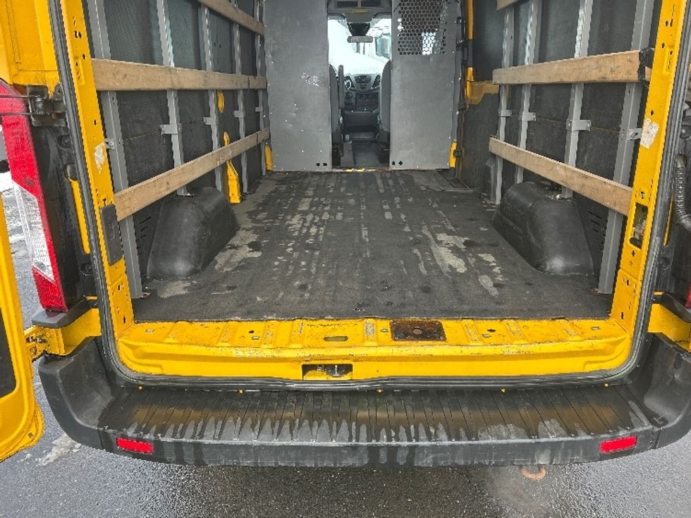 Cargo Van (Panel Van)-Light and Medium Duty Trucks-Ford-2019-Transit 250-Dartmouth-NS-187,766\n\t\tkm-$ 36,500 - Image 9