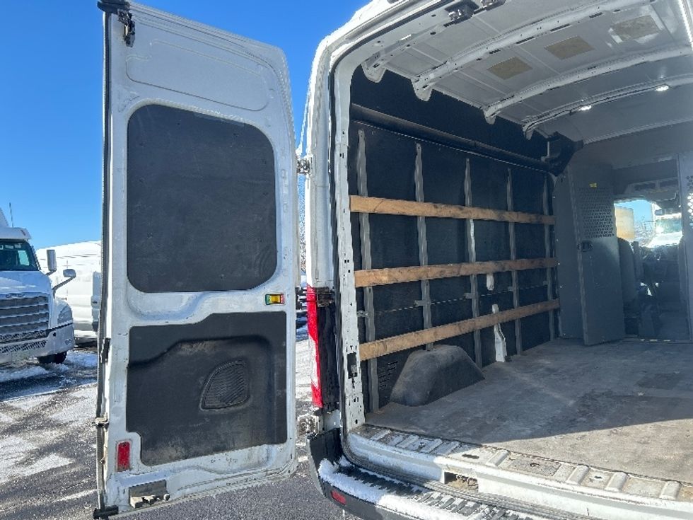 Cargo Van (Panel Van)-Light and Medium Duty Trucks-Ford-2019-Transit 250-Dartmouth-NS-198,413\n\t\tkm-$ 40,250 - Image 11