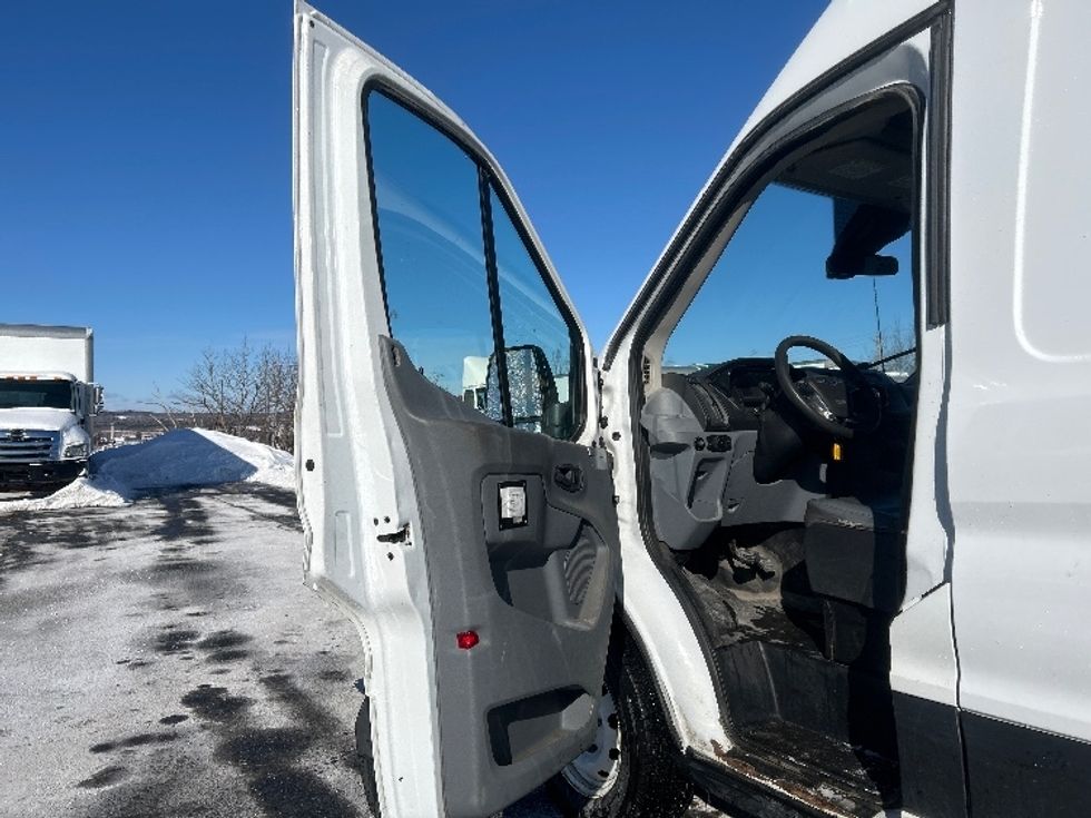 Cargo Van (Panel Van)-Light and Medium Duty Trucks-Ford-2019-Transit 250-Dartmouth-NS-198,413\n\t\tkm-$ 40,250 - Image 16