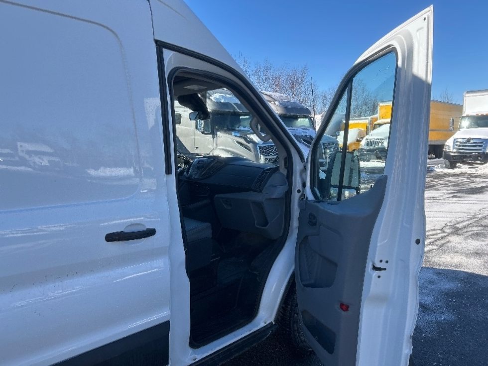 Cargo Van (Panel Van)-Light and Medium Duty Trucks-Ford-2019-Transit 250-Dartmouth-NS-198,413\n\t\tkm-$ 40,250 - Image 20