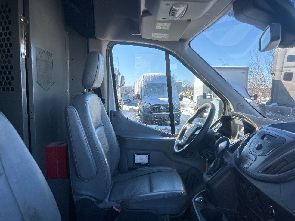 Cargo Van (Panel Van)-Light and Medium Duty Trucks-Ford-2019-Transit 250-Dartmouth-NS-198,413\n\t\tkm-$ 40,250 - Image 22