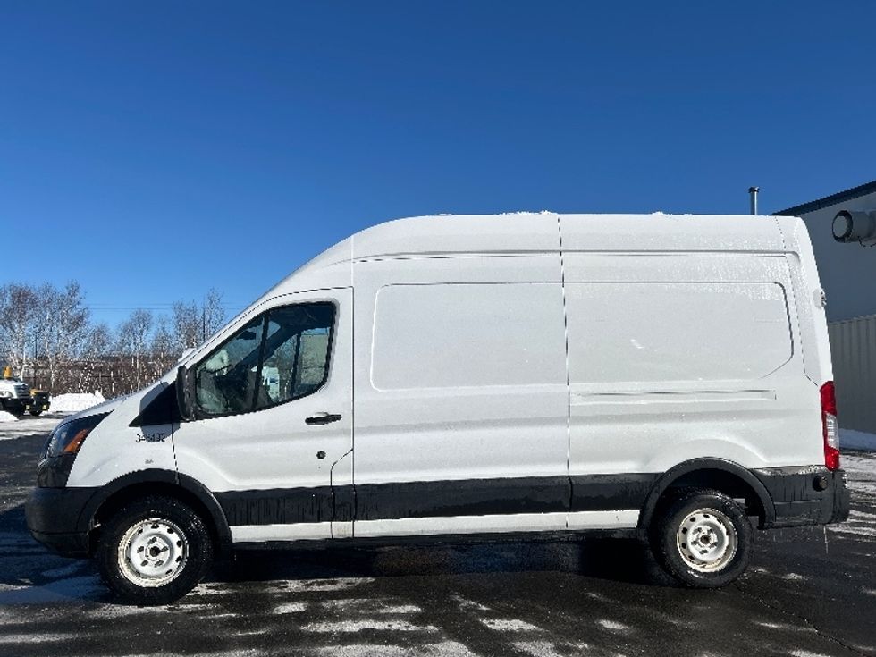 Cargo Van (Panel Van)-Light and Medium Duty Trucks-Ford-2019-Transit 250-Dartmouth-NS-198,413\n\t\tkm-$ 40,250 - Image 4