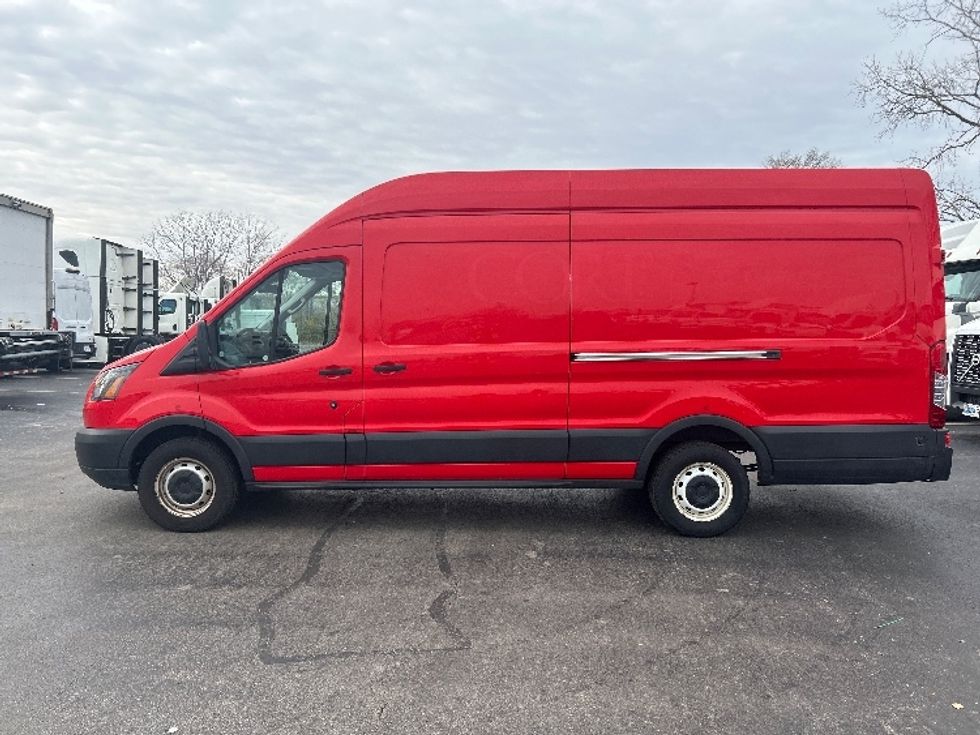 Cargo Van (Panel Van)-Light and Medium Duty Trucks-Ford-2019-Transit 250-East Chicago-IN-153,792\n\t\tmiles-$ 22,500 - Image 4