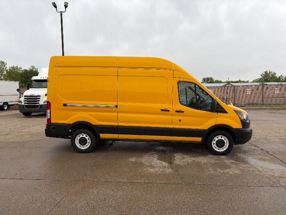 Cargo Van (Panel Van)-Light and Medium Duty Trucks-Ford-2019-Transit 250-Gahanna-OH-124,162\n\t\tmiles-$ 27,750 - Image 15