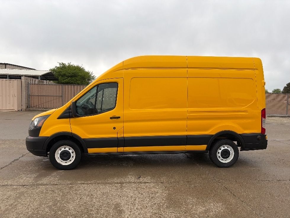 Cargo Van (Panel Van)-Light and Medium Duty Trucks-Ford-2019-Transit 250-Gahanna-OH-124,162\n\t\tmiles-$ 27,750 - Image 4