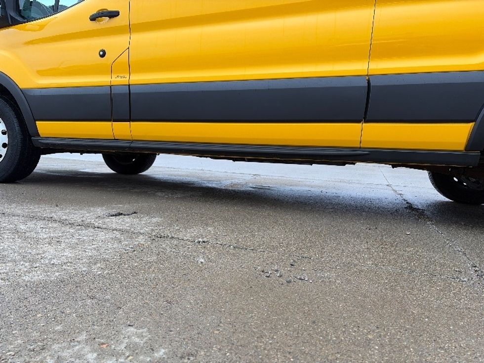 Cargo Van (Panel Van)-Light and Medium Duty Trucks-Ford-2019-Transit 250-Gahanna-OH-124,162\n\t\tmiles-$ 27,750 - Image 5