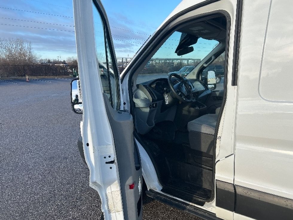Cargo Van (Panel Van)-Light and Medium Duty Trucks-Ford-2019-Transit 250-Kentwood-MI-115,312\n\t\tmiles-$ 30,250 - Image 15