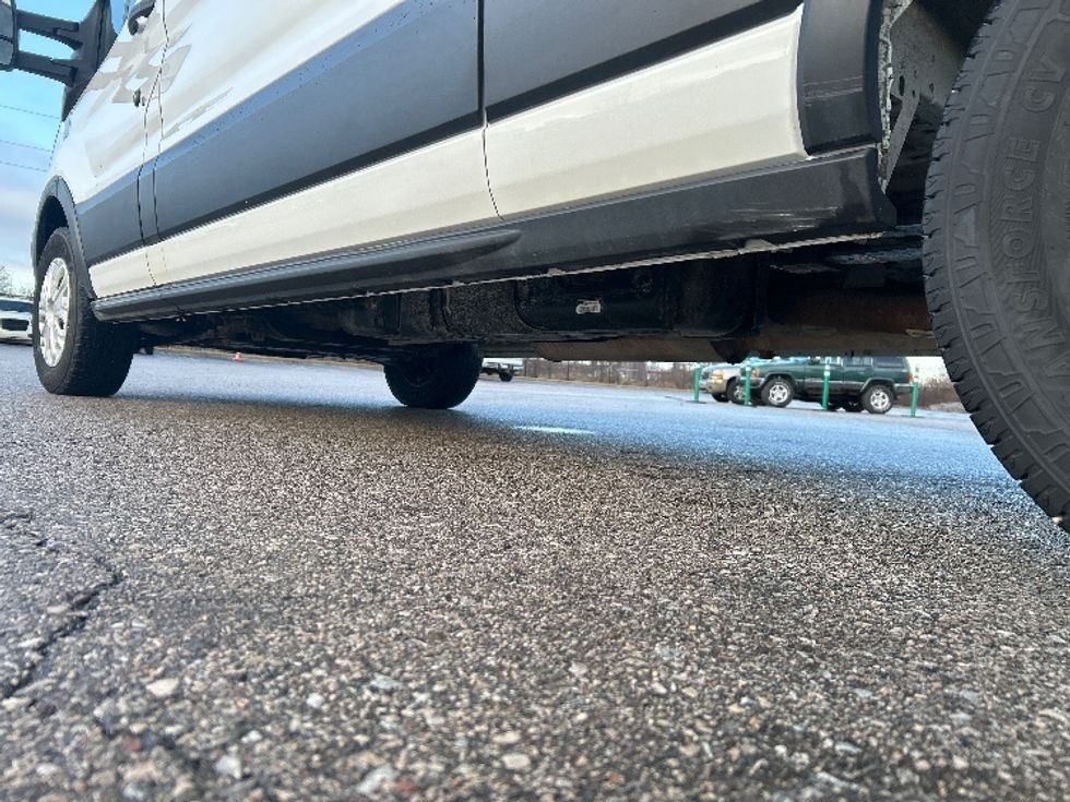 Cargo Van (Panel Van)-Light and Medium Duty Trucks-Ford-2019-Transit 250-Kentwood-MI-115,312\n\t\tmiles-$ 30,250 - Image 5