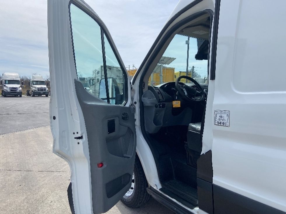 Cargo Van (Panel Van)-Light and Medium Duty Trucks-Ford-2019-Transit 250-Laredo-TX-101,131\n\t\tmiles-$ 34,750 - Image 14