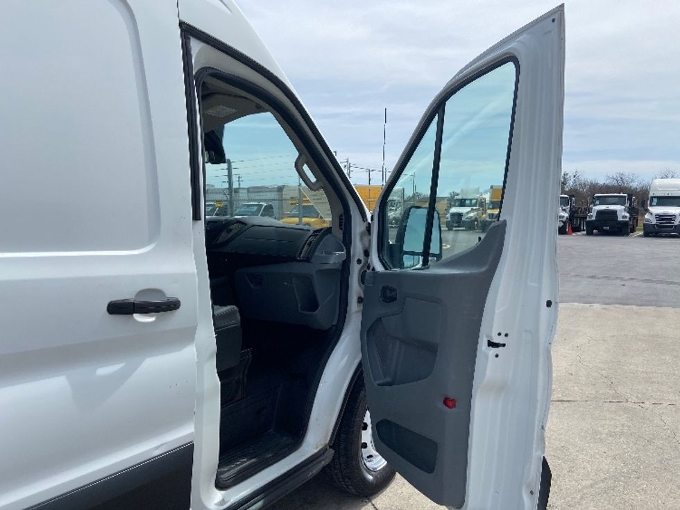 Cargo Van (Panel Van)-Light and Medium Duty Trucks-Ford-2019-Transit 250-Laredo-TX-101,131\n\t\tmiles-$ 34,750 - Image 18