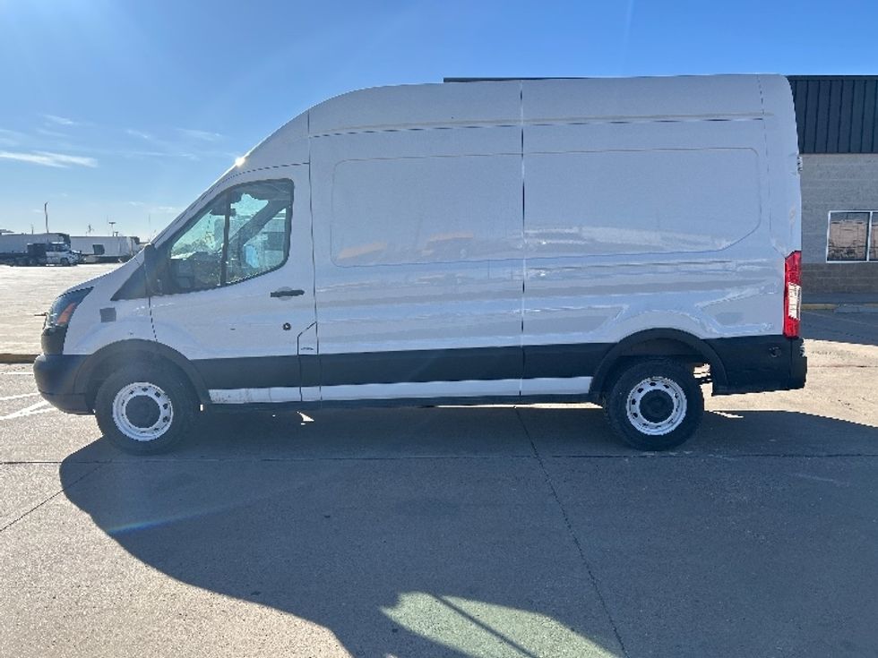 Cargo Van (Panel Van)-Light and Medium Duty Trucks-Ford-2019-Transit 250-Lubbock-TX-129,978\n\t\tmiles-$ 32,250 - Image 4