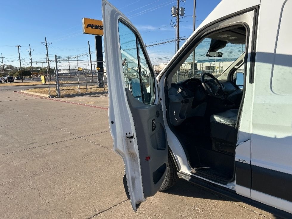 Cargo Van (Panel Van)-Light and Medium Duty Trucks-Ford-2019-Transit 250-Lubbock-TX-142,987\n\t\tmiles-$ 31,250 - Image 15