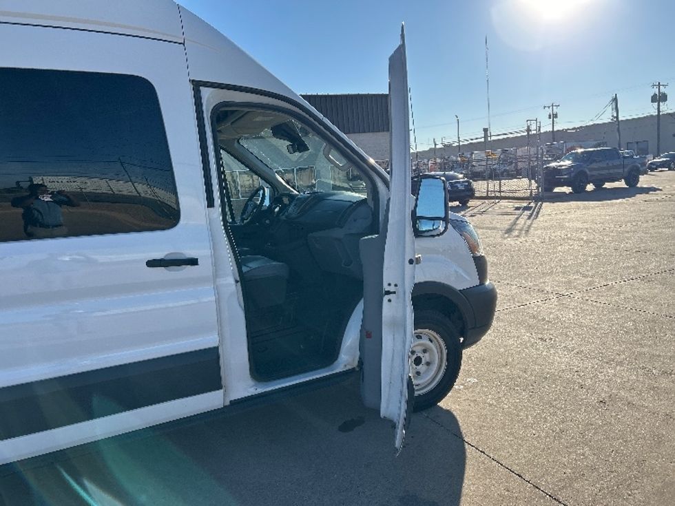 Cargo Van (Panel Van)-Light and Medium Duty Trucks-Ford-2019-Transit 250-Lubbock-TX-142,987\n\t\tmiles-$ 31,250 - Image 19