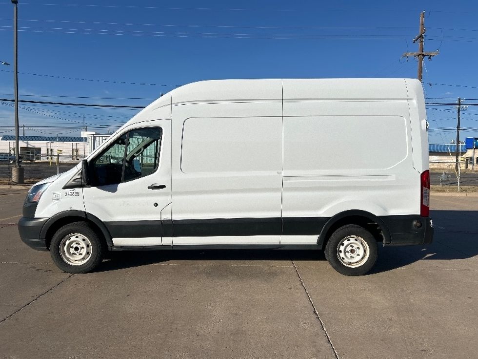 Cargo Van (Panel Van)-Light and Medium Duty Trucks-Ford-2019-Transit 250-Lubbock-TX-142,987\n\t\tmiles-$ 31,250 - Image 4