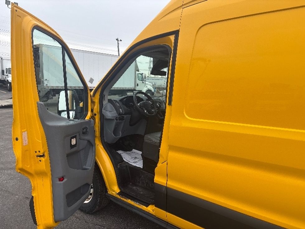 Cargo Van (Panel Van)-Light and Medium Duty Trucks-Ford-2019-Transit 250-Mississauga-ON-126,598\n\t\tkm-$ 40,750 - Image 13
