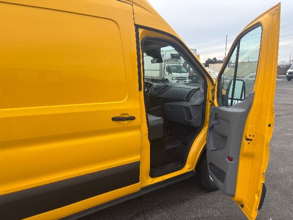 Cargo Van (Panel Van)-Light and Medium Duty Trucks-Ford-2019-Transit 250-Mississauga-ON-126,598\n\t\tkm-$ 40,750 - Image 17
