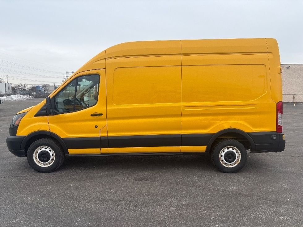 Cargo Van (Panel Van)-Light and Medium Duty Trucks-Ford-2019-Transit 250-Mississauga-ON-126,598\n\t\tkm-$ 40,750 - Image 4
