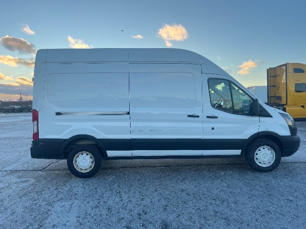 Cargo Van (Panel Van)-Light and Medium Duty Trucks-Ford-2019-Transit 250-Mississauga-ON-142,683\n\t\tkm-$ 37,750 - Image 13