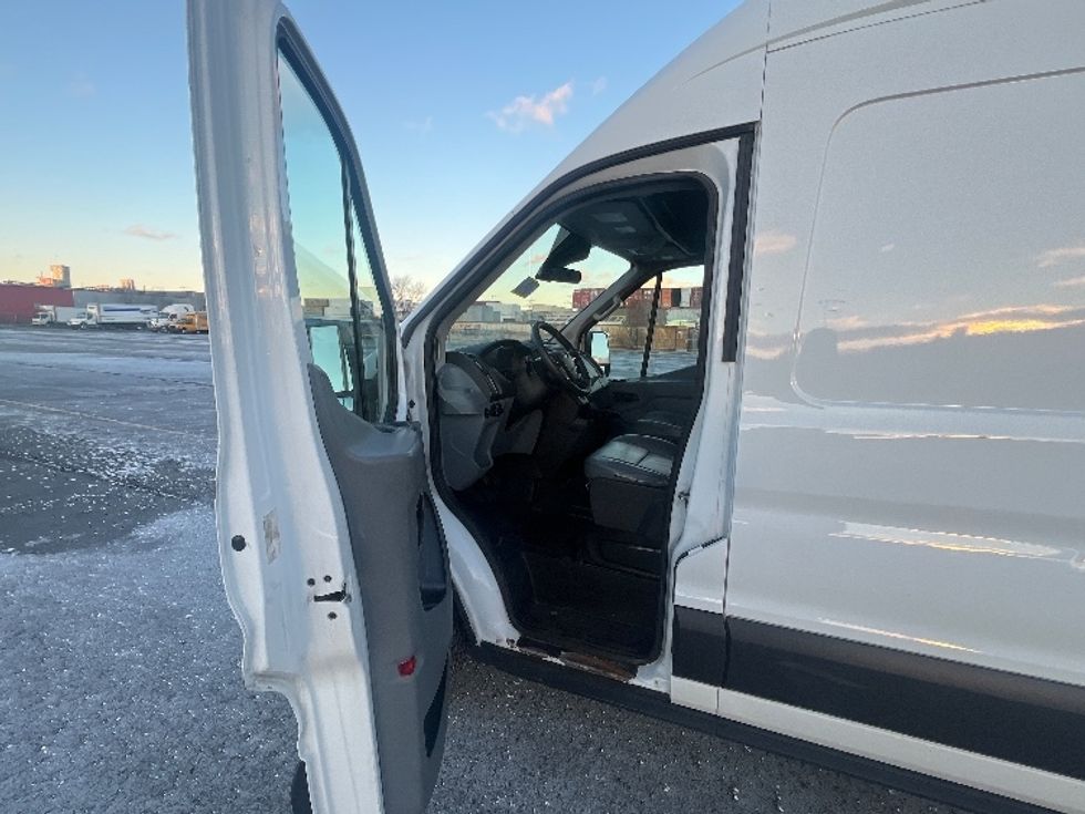 Cargo Van (Panel Van)-Light and Medium Duty Trucks-Ford-2019-Transit 250-Mississauga-ON-142,683\n\t\tkm-$ 37,750 - Image 14