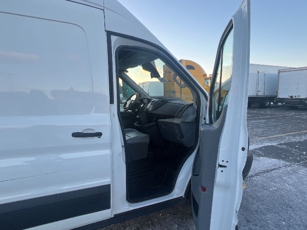 Cargo Van (Panel Van)-Light and Medium Duty Trucks-Ford-2019-Transit 250-Mississauga-ON-142,683\n\t\tkm-$ 37,750 - Image 18