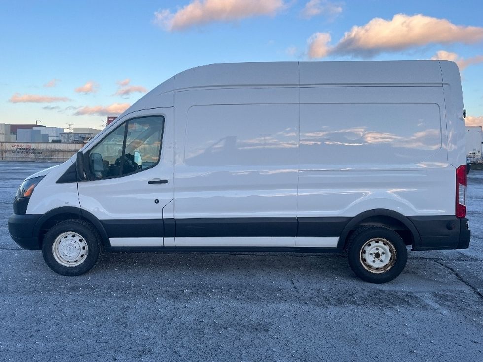 Cargo Van (Panel Van)-Light and Medium Duty Trucks-Ford-2019-Transit 250-Mississauga-ON-142,683\n\t\tkm-$ 37,750 - Image 4